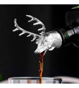 A Jägermaister és az Aranyszarvas legendája - Keserű likőr és a vadászat találkozása