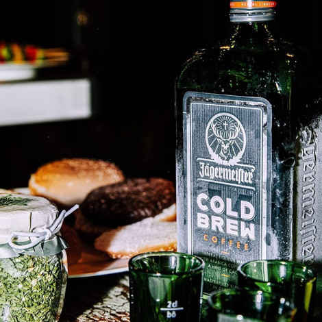 Jägermeister Cold Brew Coffee DRS (1L / 33%) Jägermeister Cold Brew Coffee DRS (1L / 33%)