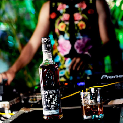 Black Tears Cuban Spiced rum DRS (0,7 / 40%) Black Tears Cuban Spiced rum DRS (0,7 / 40%)