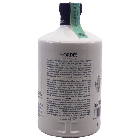 Nordes gin ajándékcsomag pohárral DRS (0,7L / 40%) Nordes gin ajándékcsomag pohárral DRS (0,7L / 40%)