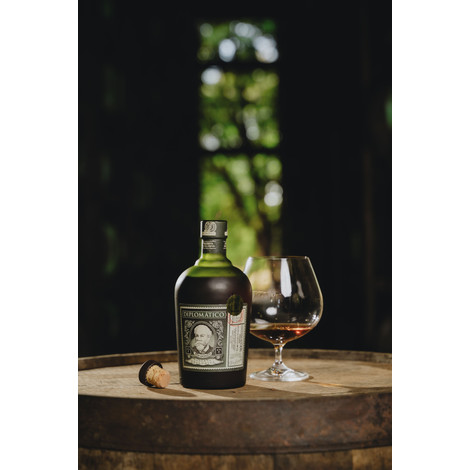 Diplomatico Exclusiva rum DRS (0,7L / 40%) Diplomatico Exclusiva rum DRS (0,7L / 40%)