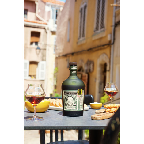 Diplomatico Exclusiva rum DRS (0,7L / 40%) Diplomatico Exclusiva rum DRS (0,7L / 40%)