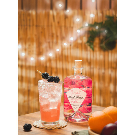 Beach House Pink Spiced rum DRS (0,7L / 40%) Beach House Pink Spiced rum DRS (0,7L / 40%)